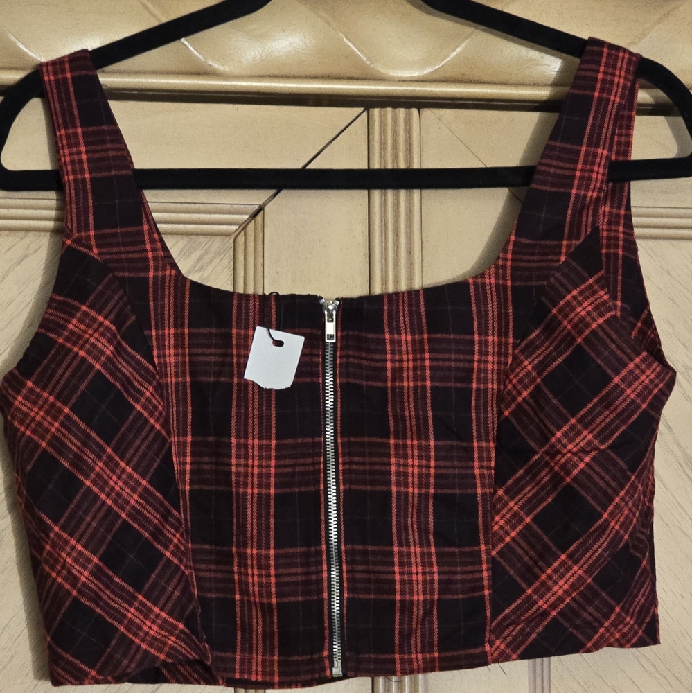Steve Madden Orchard Crop Top in Red Plaid. Multiple sizes. Red and black - Picture 7 of 16
